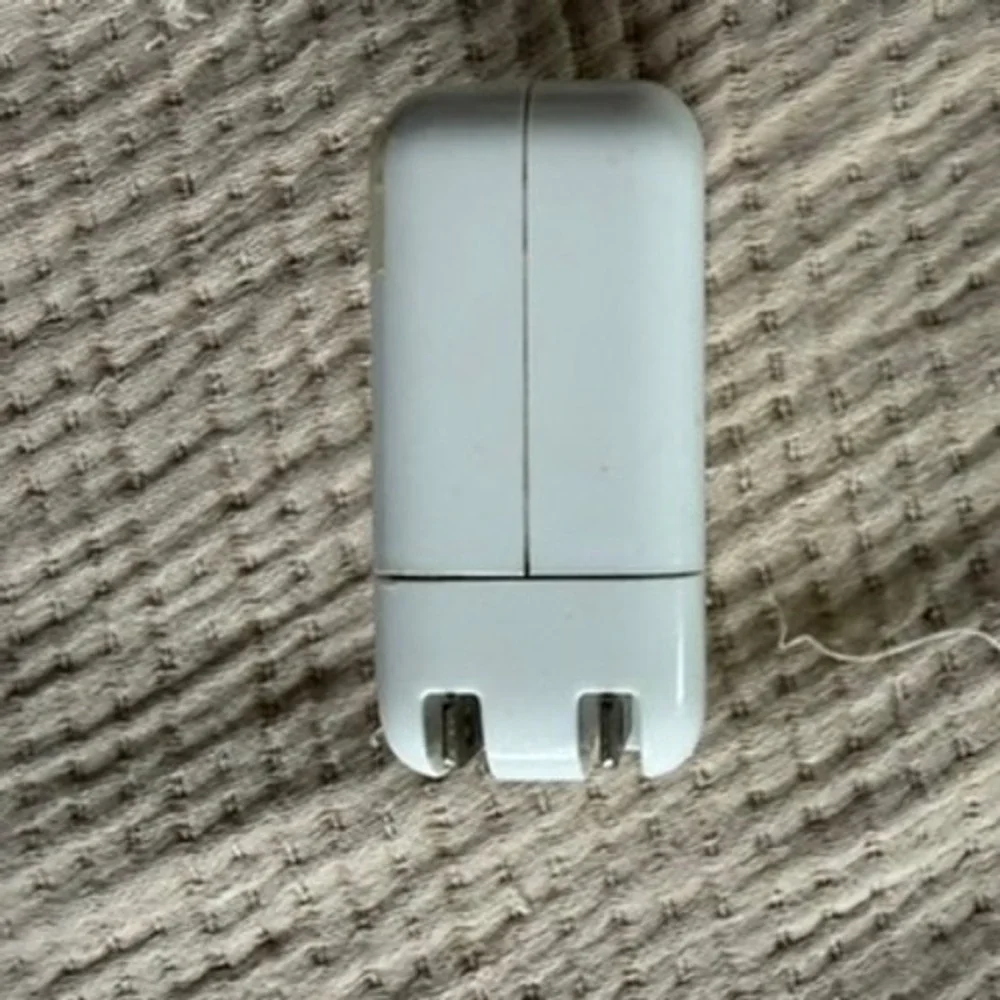 Apple A1102 iPod USB Power Adapter 5W Charger w/ 30-Pin Cable OEMing Prongs OEM